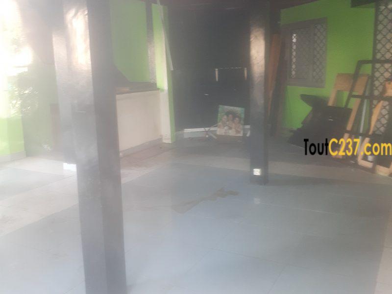Espace commercial à louer à Bonapriso Douala