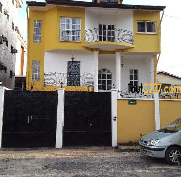 Duplex meublé à louer à Bali Douala