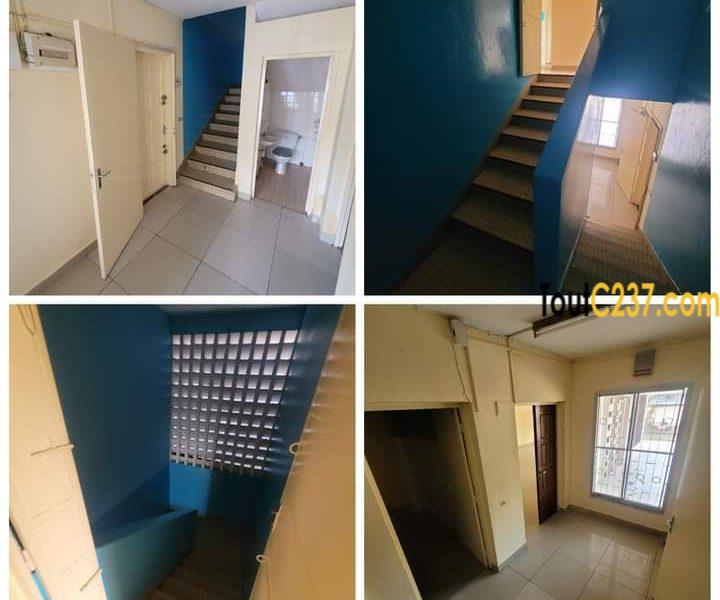 Maison Duplex à louer à Bonapriso Douala