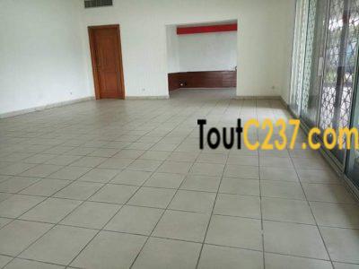 Maison Villa à Louer à Bonapriso Douala