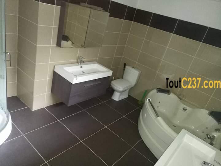 Très Belle Villa à louer à Bonapriso Douala