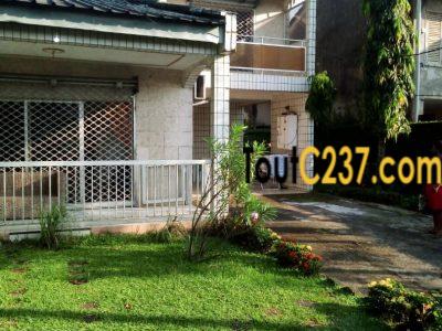 Maison à louer à Bonamoussadi Douala