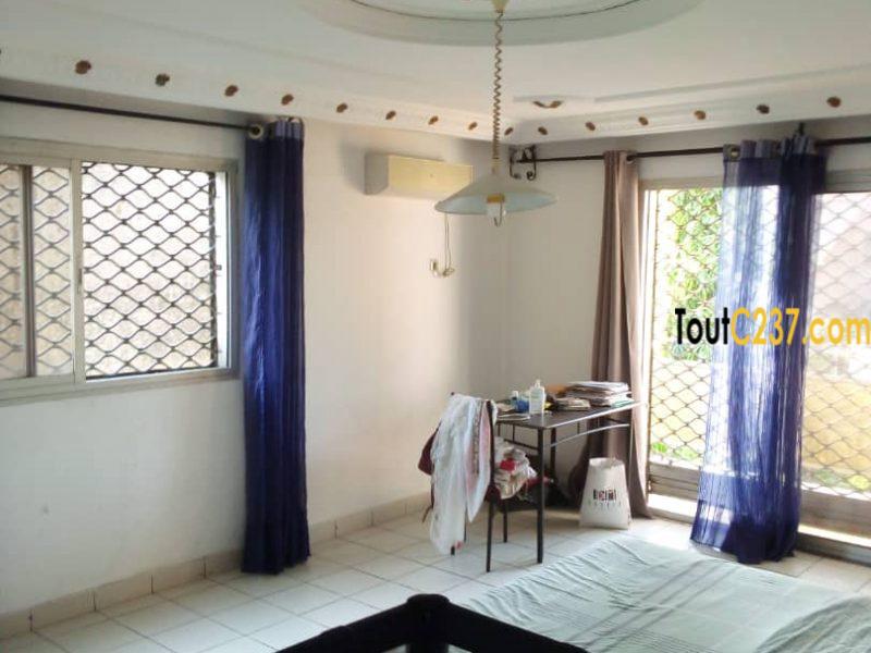 Maison à louer à Bonamoussadi Douala