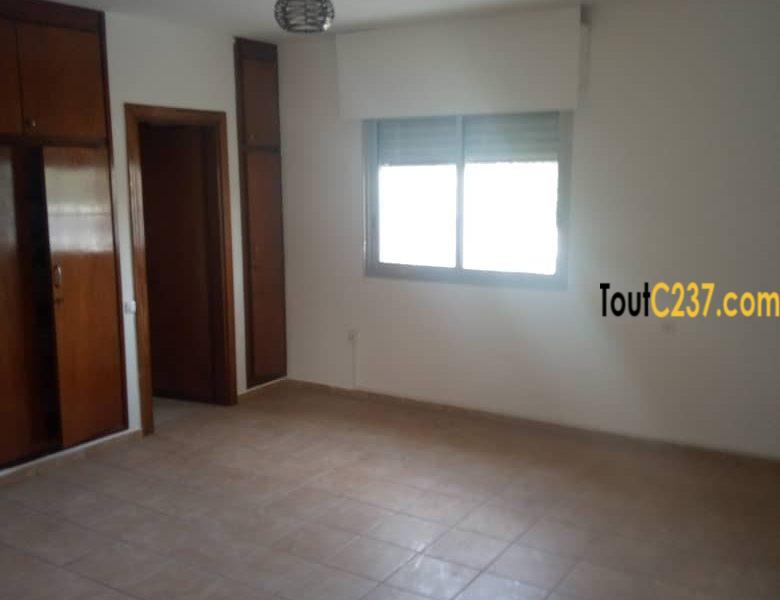 Duplex à louer à Bonapriso Douala