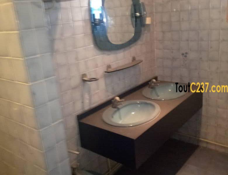 Duplex à louer à Bonapriso Douala