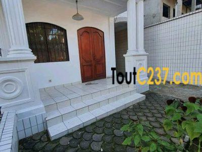 Appartement à louer Makepe