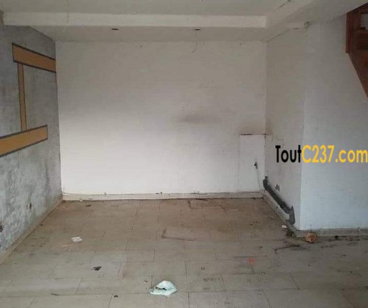 Boutique à louer à Bonamoussadi Douala