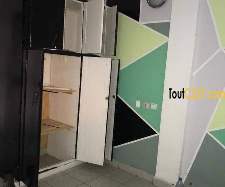 Studio avec piscine à louer à Bonapriso