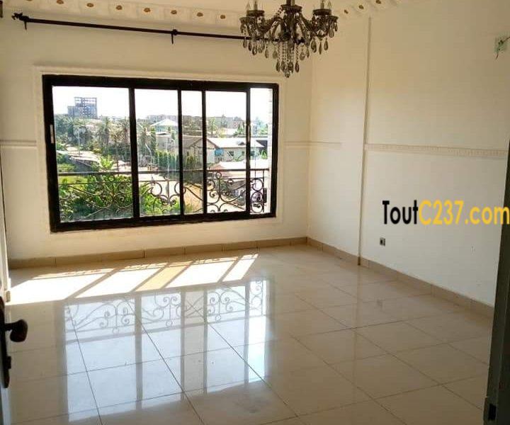 Appartement à louer à Bonamoussadi Douala