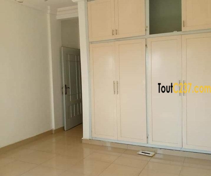 Appartement à louer à Bonamoussadi Douala