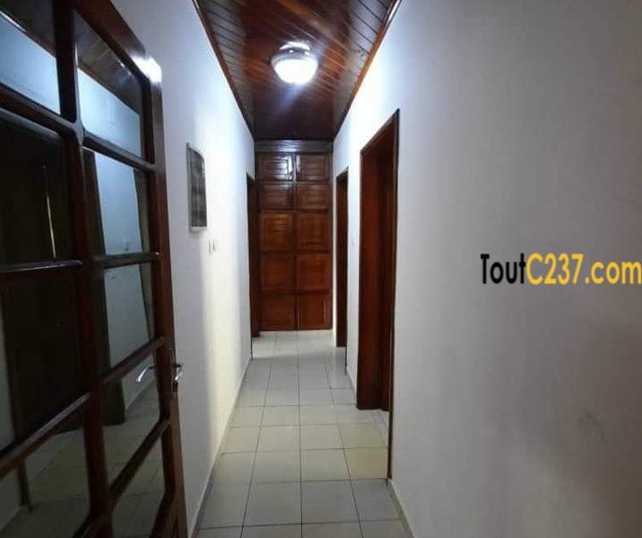 Belle villa à louer à Yassa cité chirac Douala