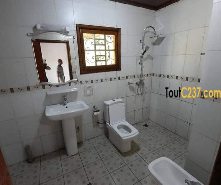 Belle villa à louer à Yassa cité chirac Douala