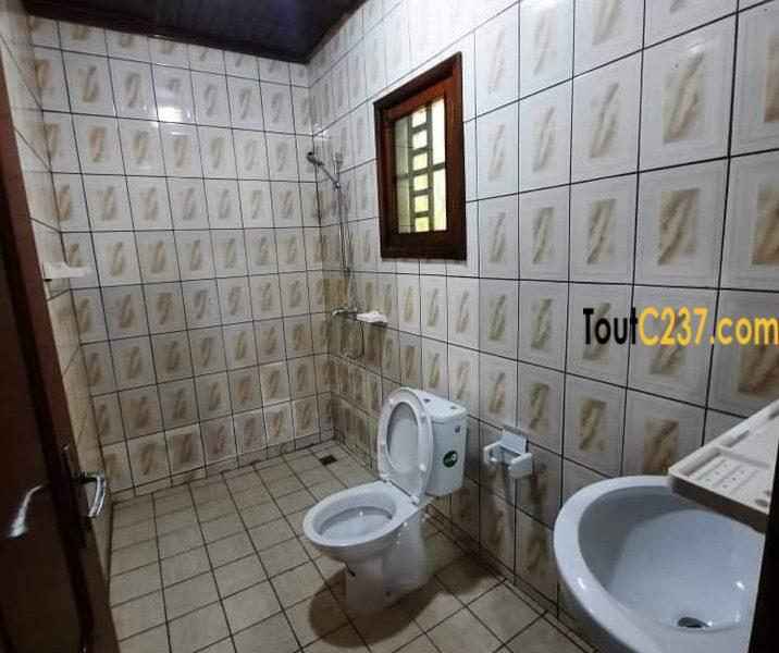 Belle villa à louer à Yassa cité chirac Douala
