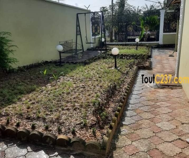 Belle villa à louer à Yassa cité chirac Douala