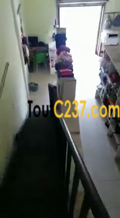 Boutique avec mezzanine à louer à Logpom