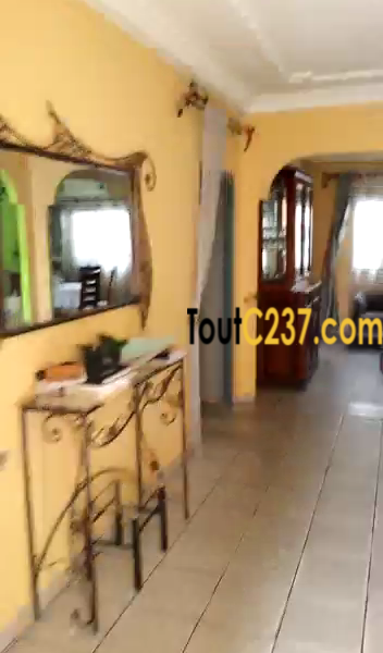 Villa sic à louer à Makepe Douala