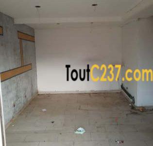 Urgence: Bureau, boutique à louer à Bonamoussadi Douala