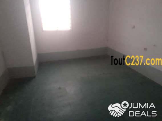 Maison à louer à Bonamoussadi (commerce)