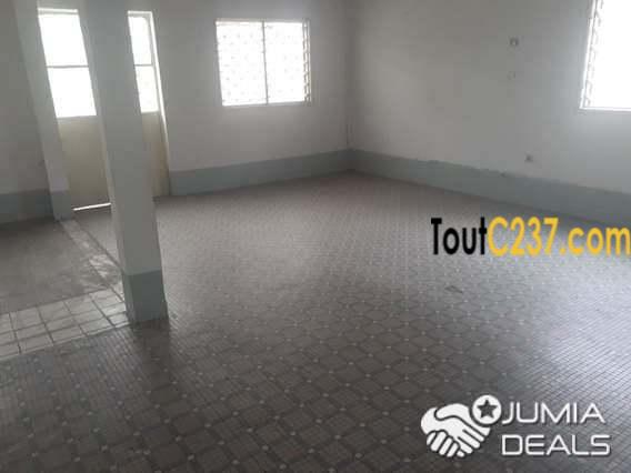 Maison à louer à Bonamoussadi (commerce)