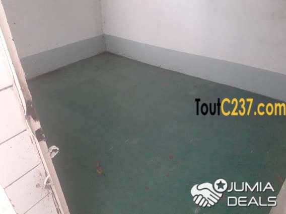 Maison à louer à Bonamoussadi (commerce)