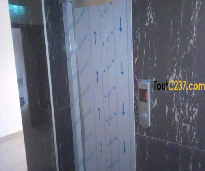 Studio neuf à louer à Bonapriso