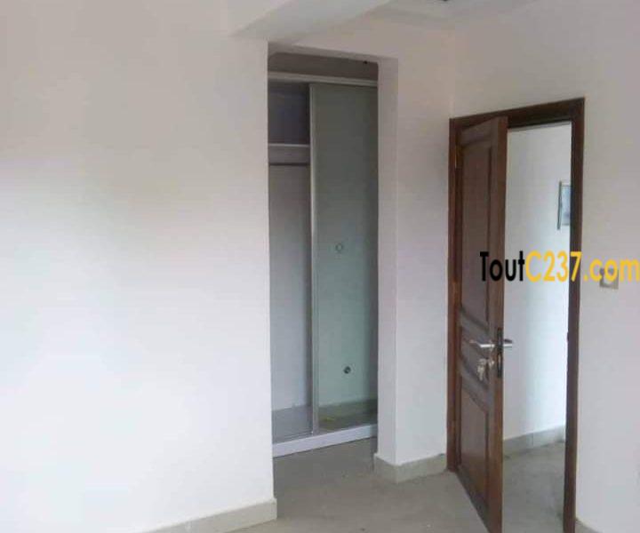 Studio neuf à louer à Bonapriso