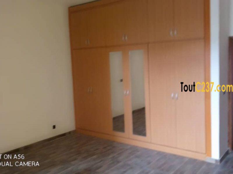 Appartement à louer à Bonapriso