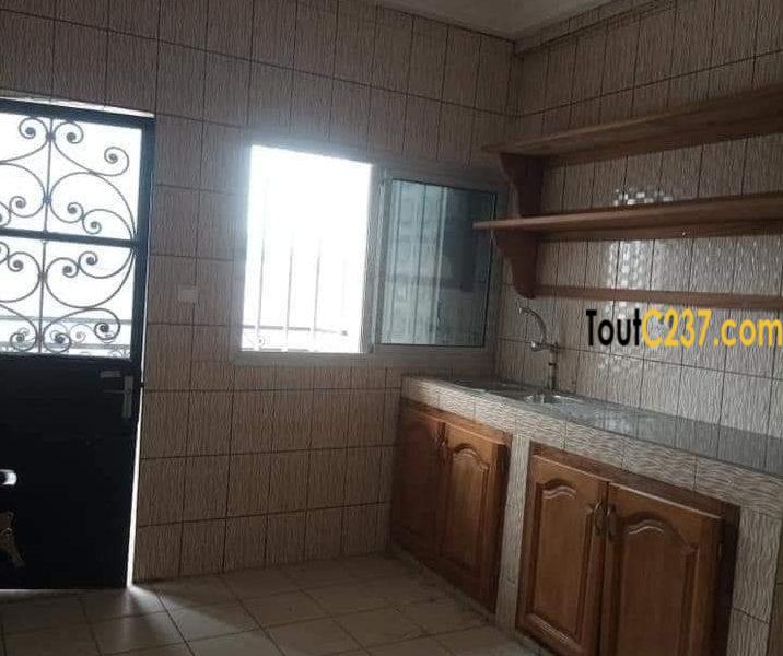 Appartement à louer à Makepe