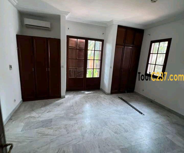 Somptueux appartement à louer à Bonanjo