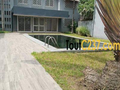 Maison Duplex à louer à Bonanjo Douala