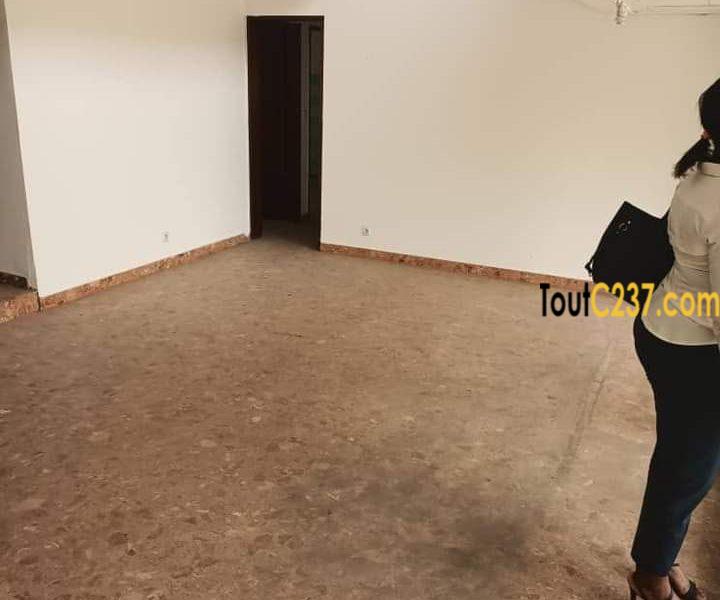 Maison Duplex à louer à Bonanjo Douala