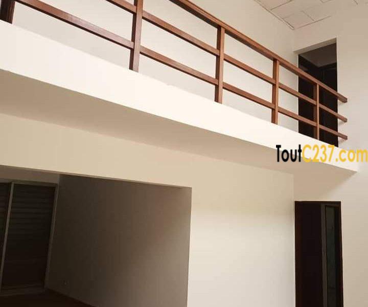 Maison Duplex à louer à Bonanjo Douala