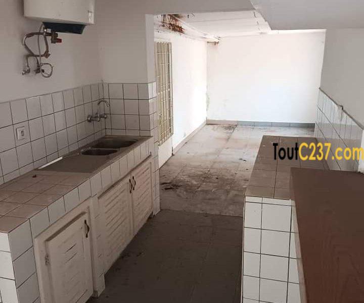 Maison Duplex à louer à Bonanjo Douala