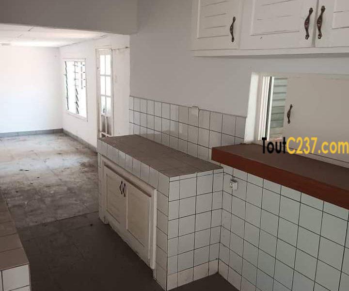 Maison Duplex à louer à Bonanjo Douala