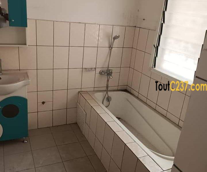 Maison Duplex à louer à Bonanjo Douala