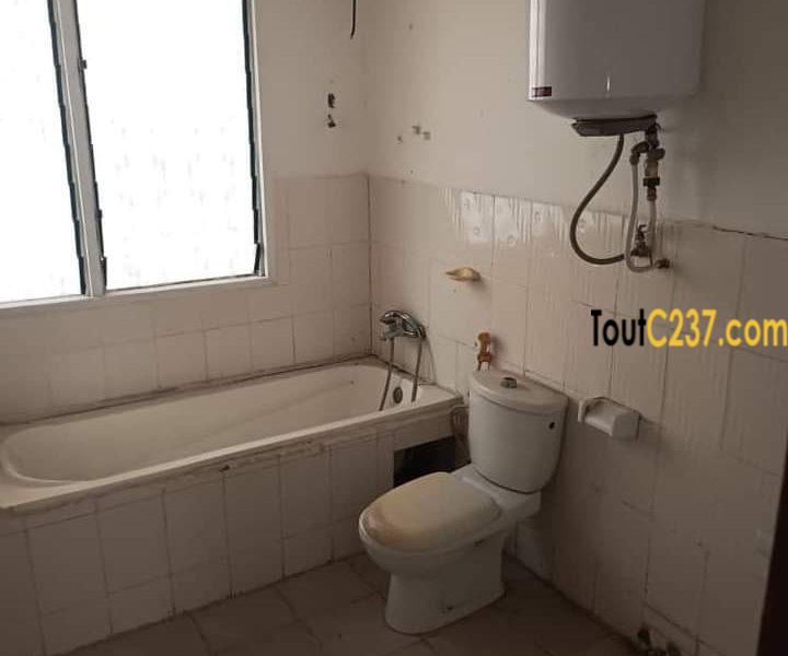 Maison Duplex à louer à Bonanjo Douala