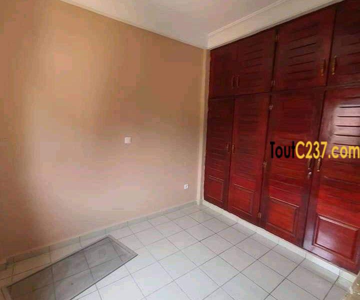 Appartement à louer à Makepe