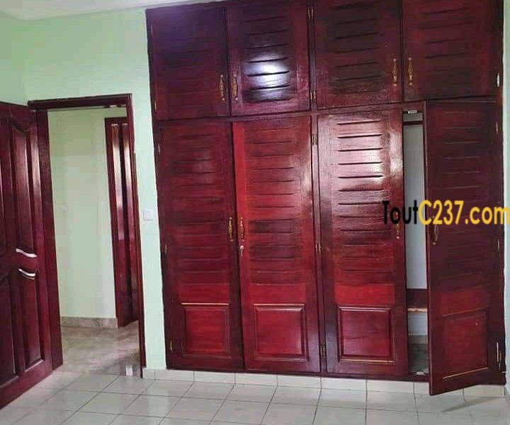 Appartement à louer à Makepe