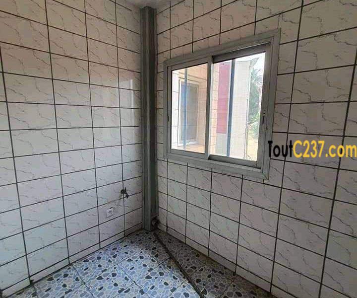Appartement à louer à Makepe