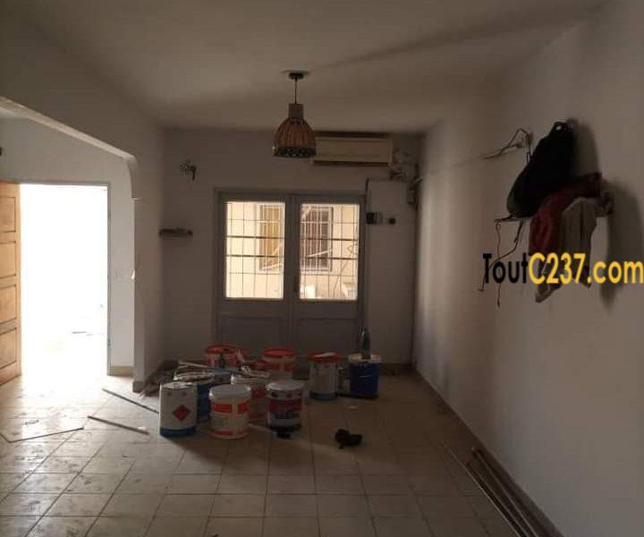 Villa sic à louer à Bonamoussadi