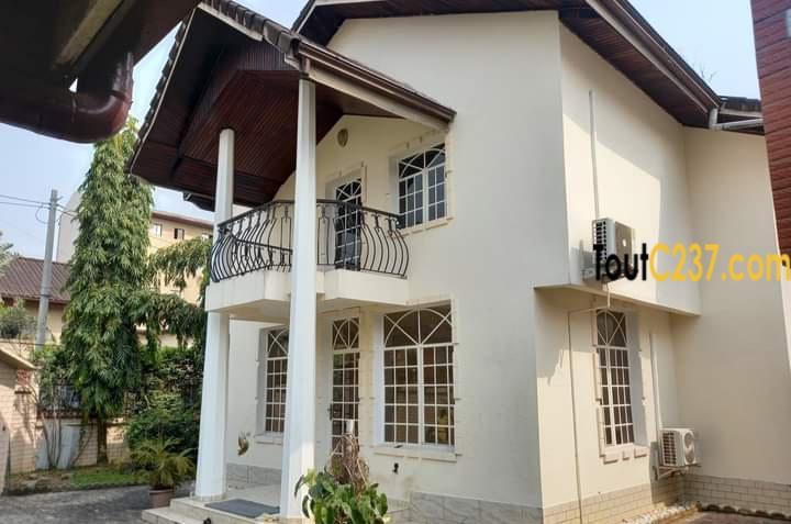 Duplex à louer à Bonapriso Douala