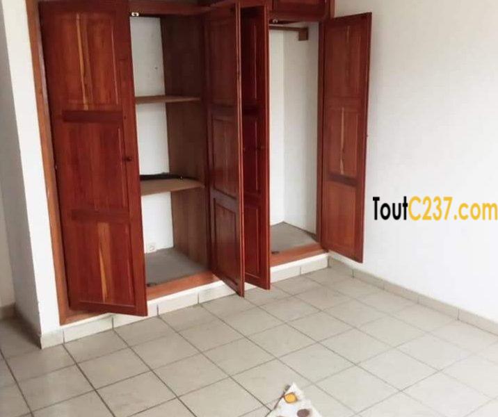 Appartement à louer à Bonamoussadi