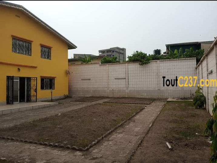 Duplex à louer à Logpom Douala