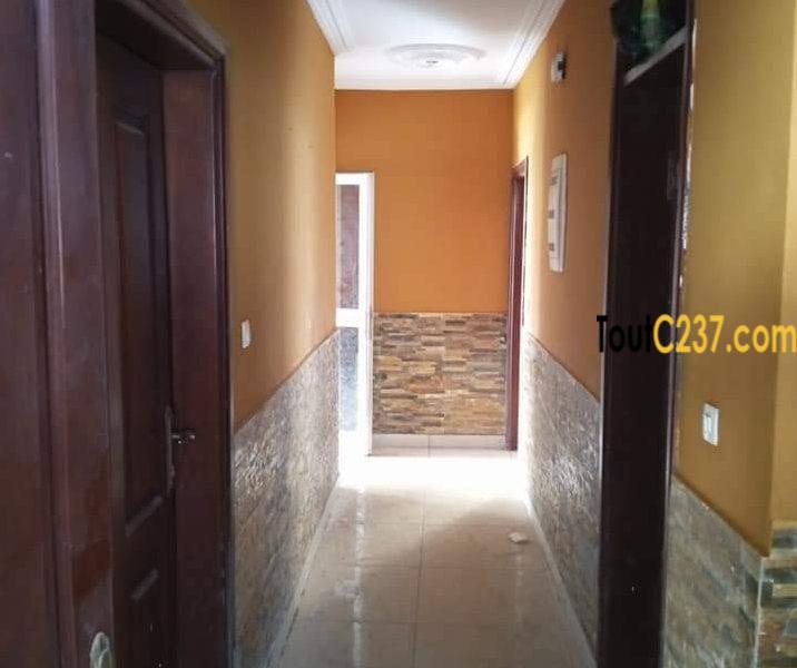 Duplex à louer à Logpom Douala