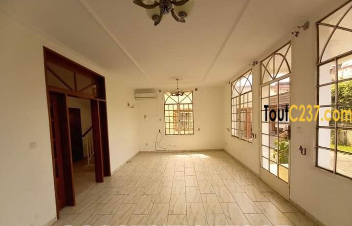 Duplex à louer à Bonapriso Douala