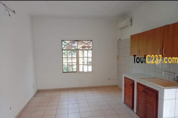 Duplex à louer à Bonapriso Douala