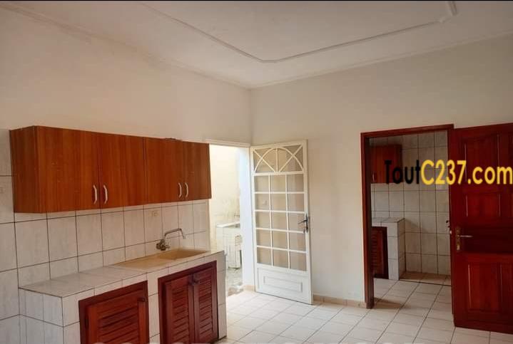 Duplex à louer à Bonapriso Douala