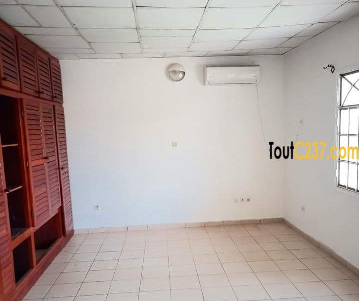 Duplex à louer à Bonapriso Douala