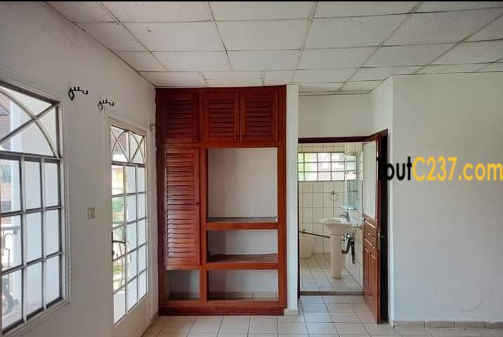 Duplex à louer à Bonapriso Douala