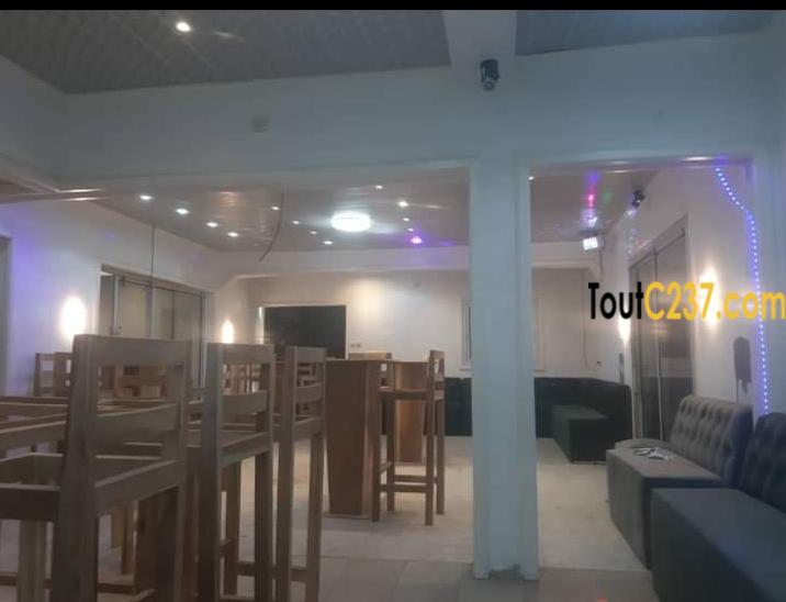 Espace commercial à louer à Bonamoussadi